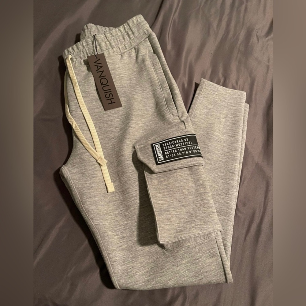 VANQUISH ESSENTIAL ASH GREY TAPERED CARGO SWEATPANTS